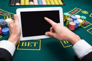 Understand the benefits and advantages of playing online slot games.